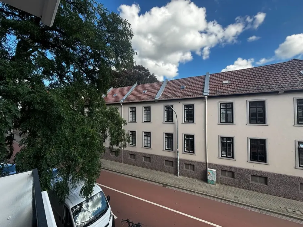 zentral gelegene geräumige 2-Zimmer Wohnung mit 2 Balkonen
