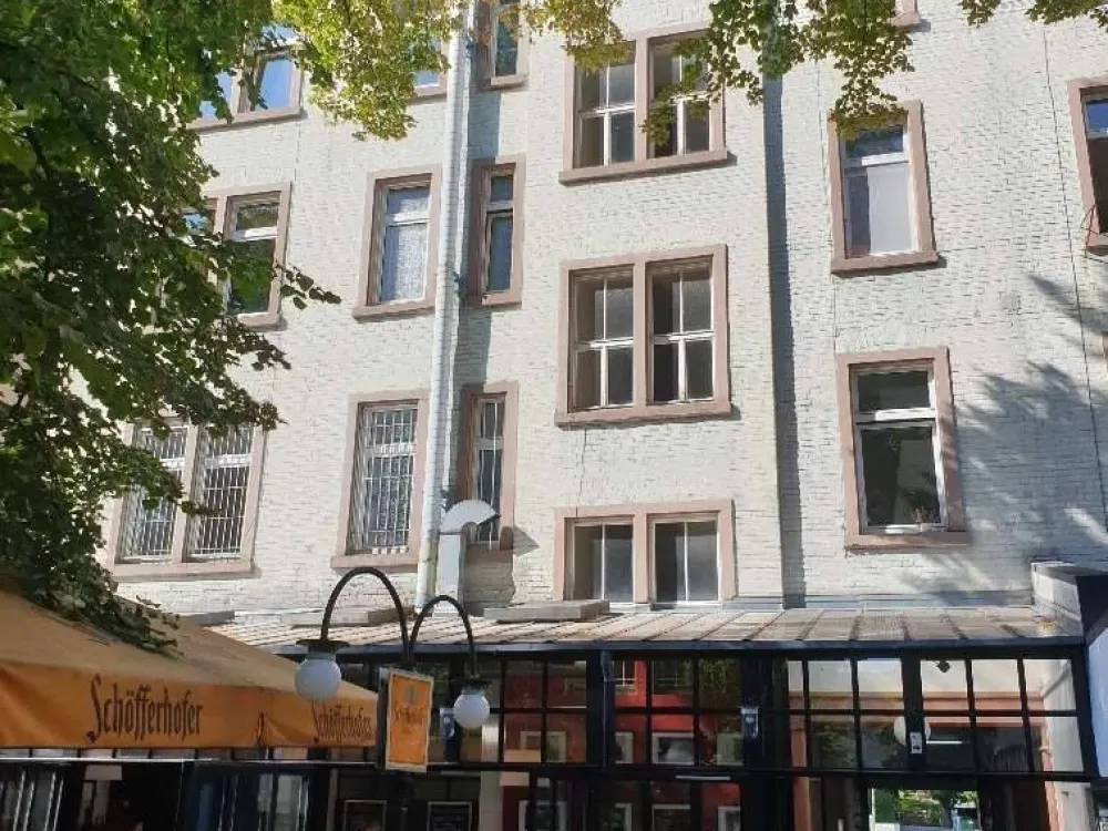Spacious 3-Room Apartment in Weststadt