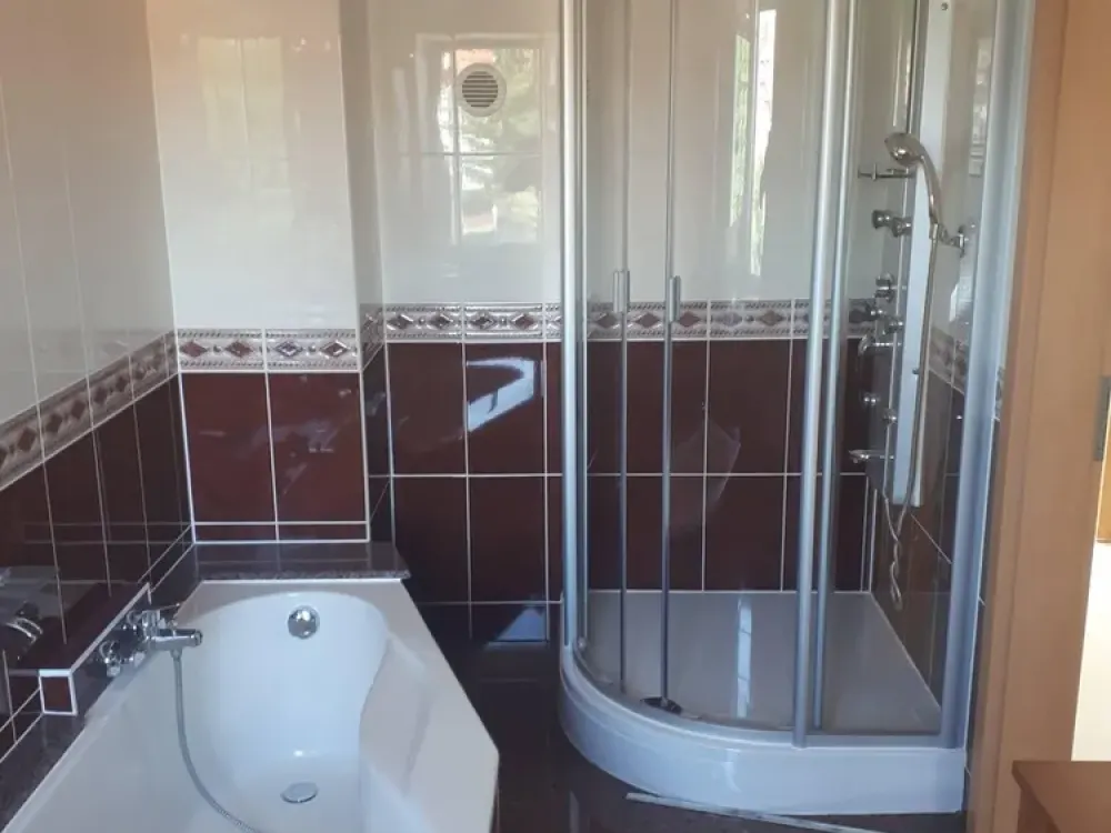 2-Raumwohnung eigener 500m² Garten, Kamin, Einbauküche / 790 EUR Warm