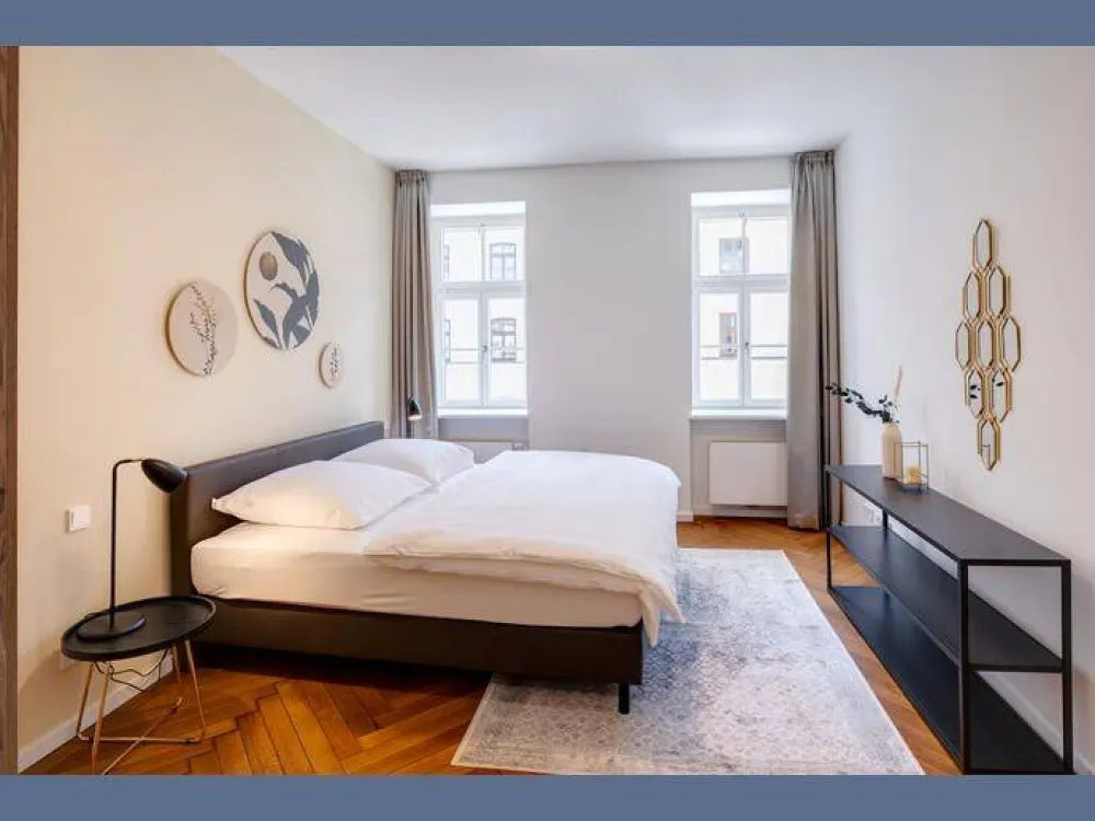 Furnished: Family Apartment in Prime Location on Fraunhoferstraße
