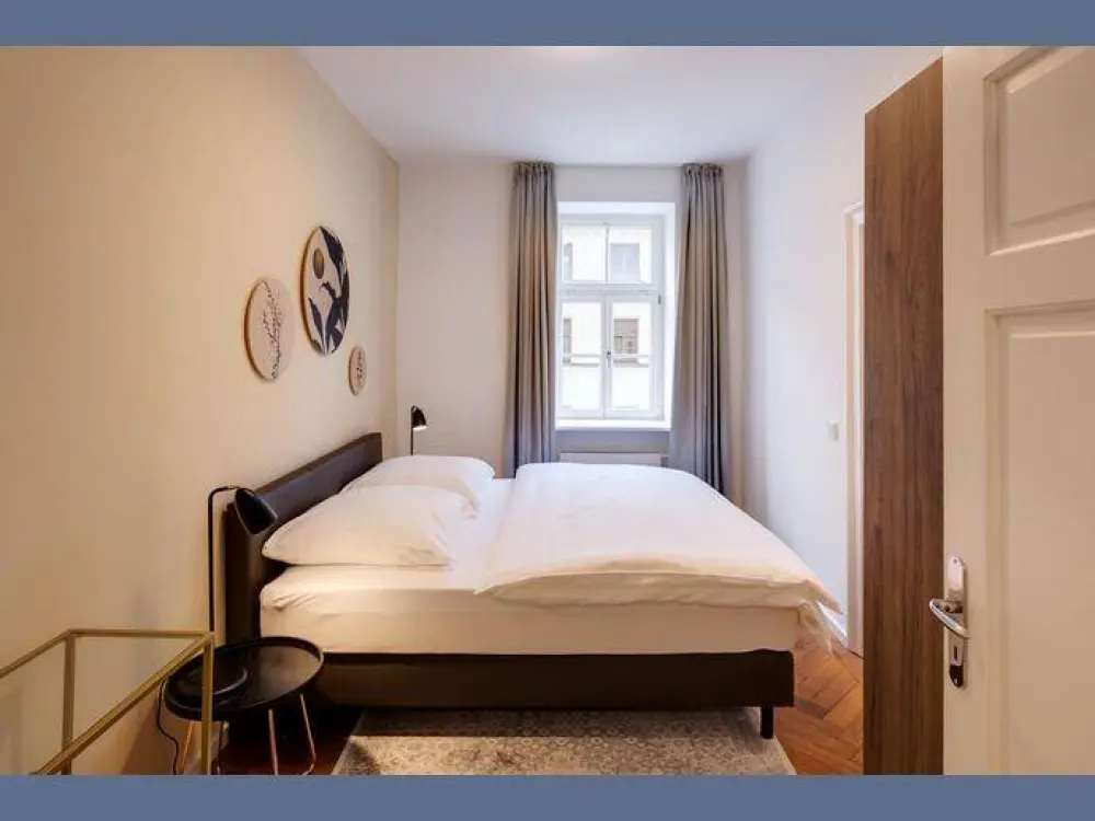 Furnished: Family Apartment in Prime Location on Fraunhoferstraße