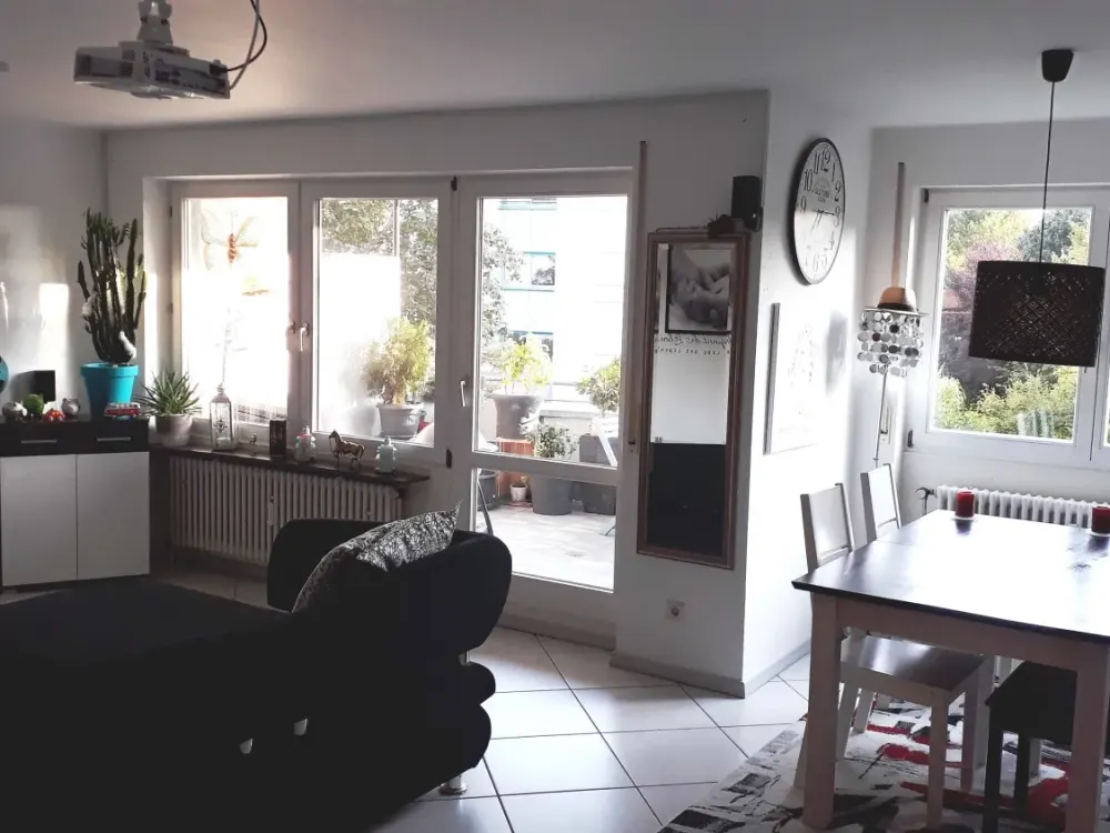 شقة مشمسة وهادئة مكونة من 3 غرف في RV-Weststadt