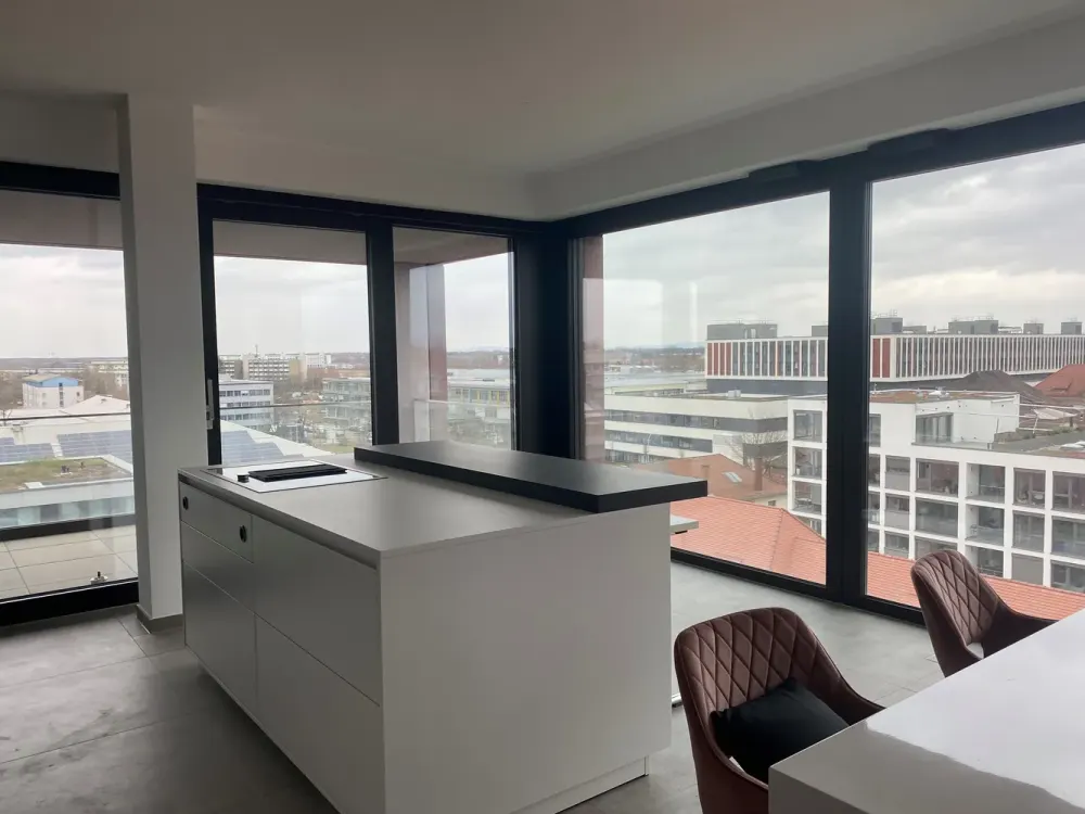 Hofgarten Karree | Panoramic Apartment on 6th Floor | 94 m² | Ceiling Cooling & Loggia