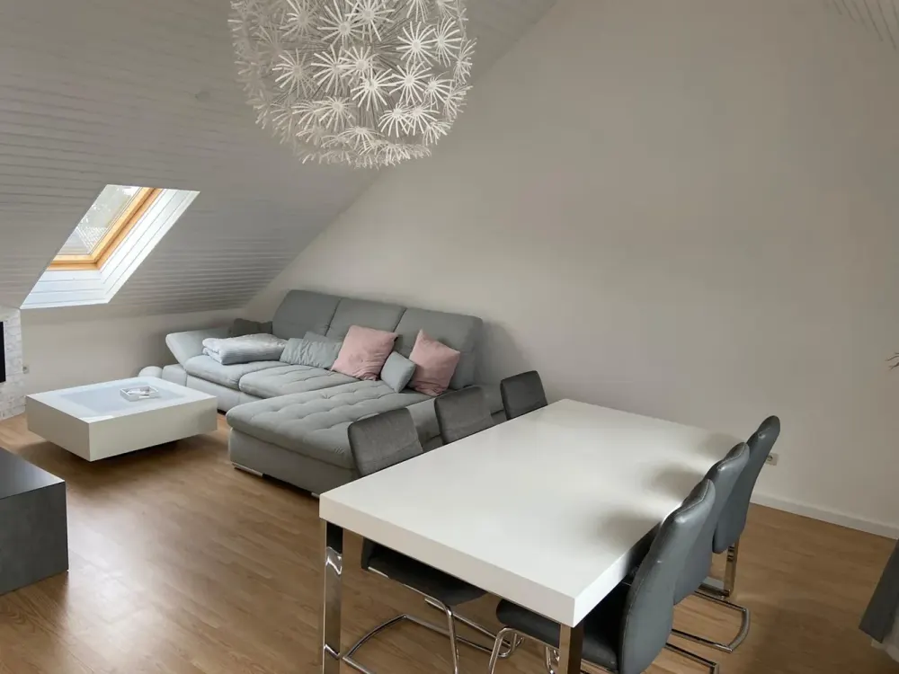 Beautiful 3-Room Attic Apartment with Balcony and Fitted Kitchen in Fuldabrück for Solvent Tenants