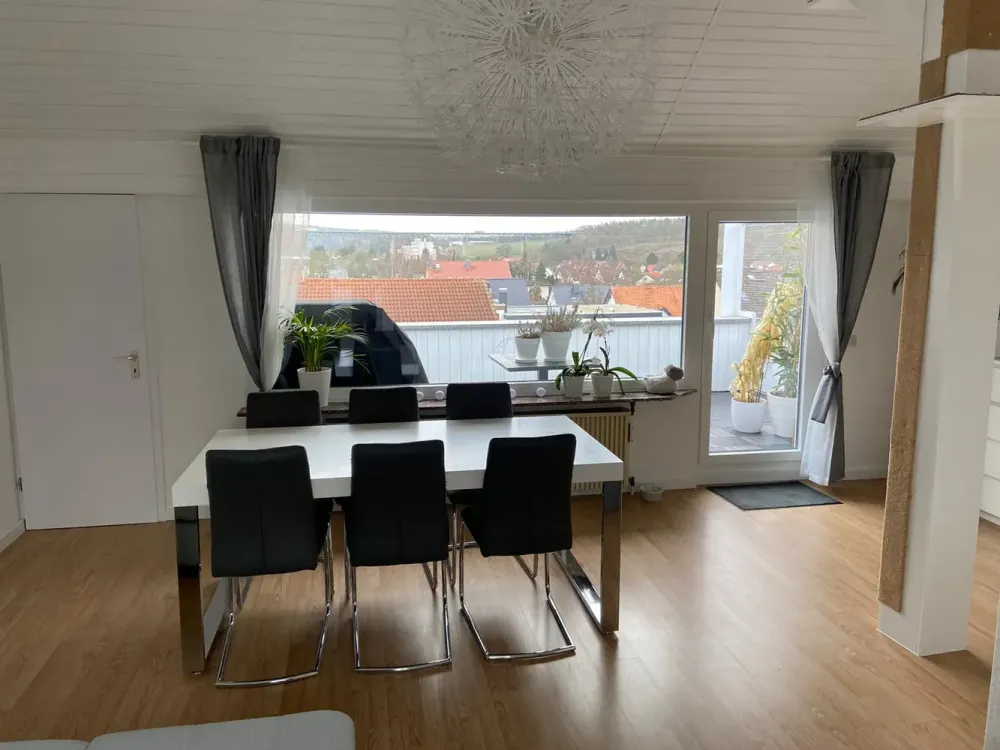 Beautiful 3-Room Attic Apartment with Balcony and Fitted Kitchen in Fuldabrück for Solvent Tenants