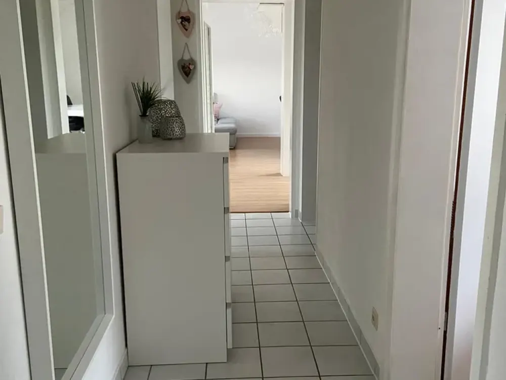 Beautiful 3-Room Attic Apartment with Balcony and Fitted Kitchen in Fuldabrück for Solvent Tenants