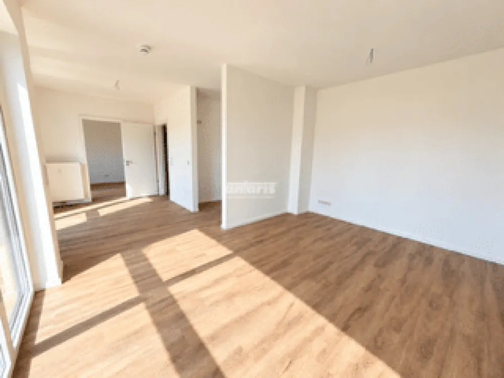 antaris Immobilien GmbH Well-laid-out 2-room apartment with balcony and bathtub