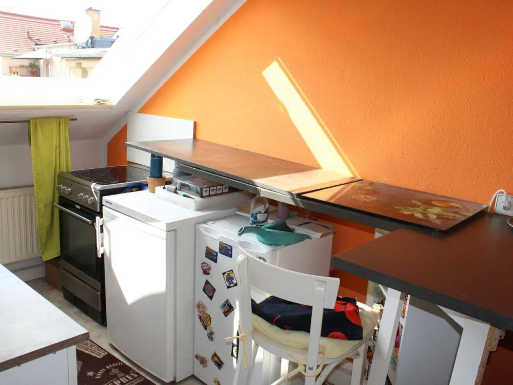 Singles & Couples - Optimal Location - Very Well Maintained