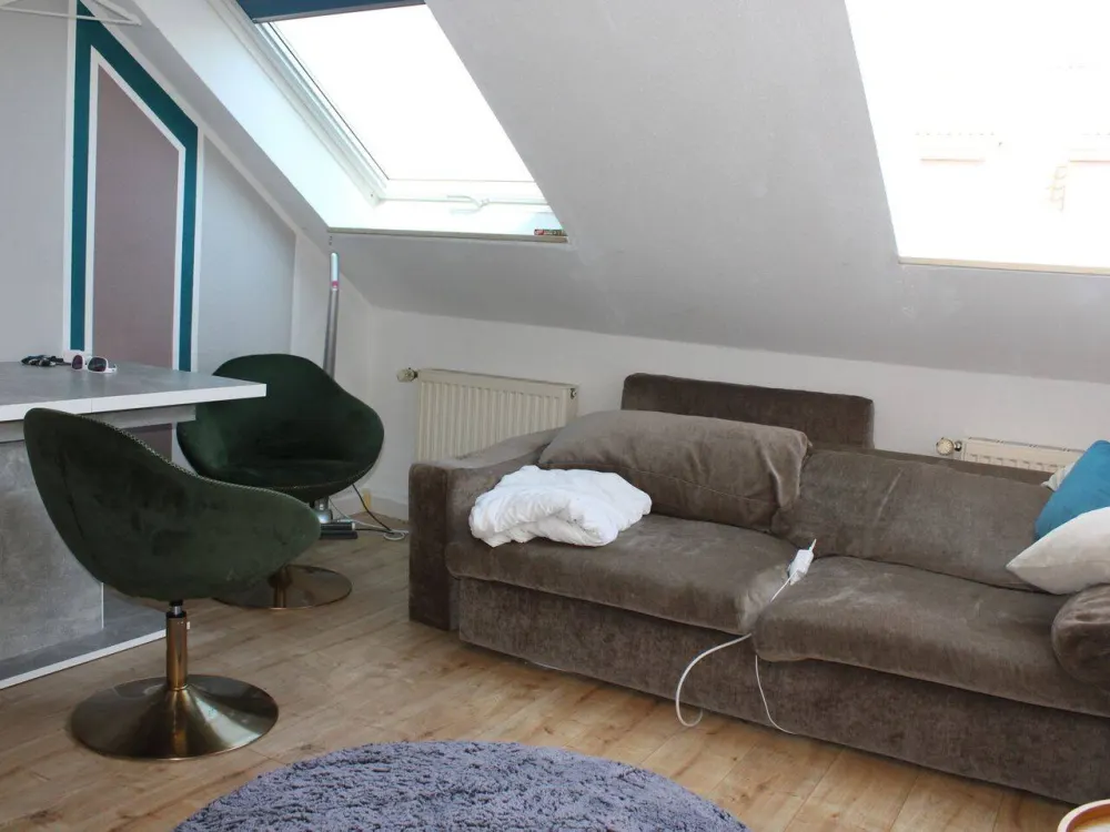 Singles & Couples - Optimal Location - Very Well Maintained