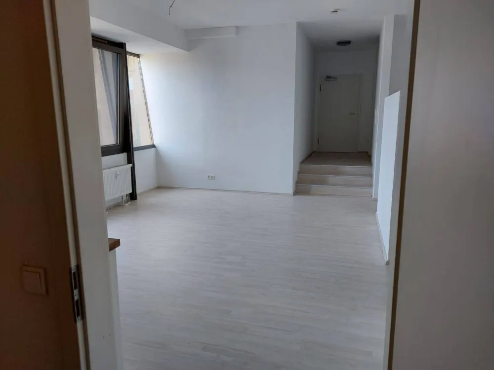 Schöne 2-Zimmer-Wohnung mit 59 m² in zentraler Lage zu vermieten.
