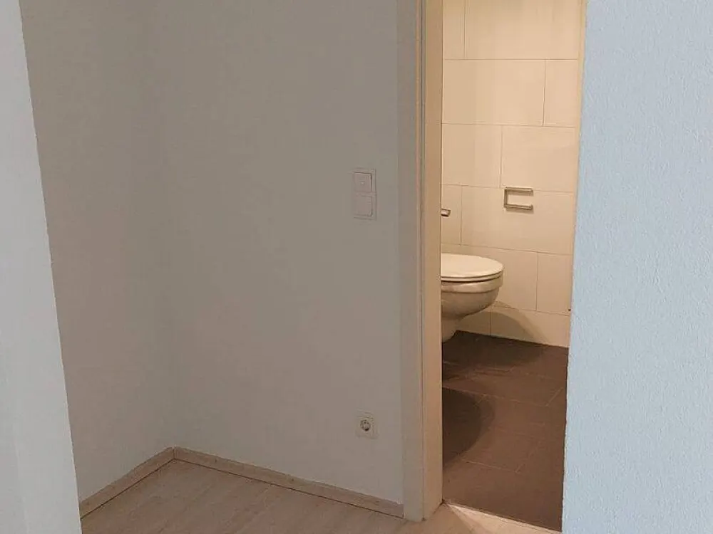 Schöne 2-Zimmer-Wohnung mit 59 m² in zentraler Lage zu vermieten.