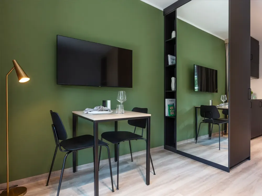 Exclusive Living in Hamburg: Furnished Studio Apartment with Many Extras and Ideal Connections