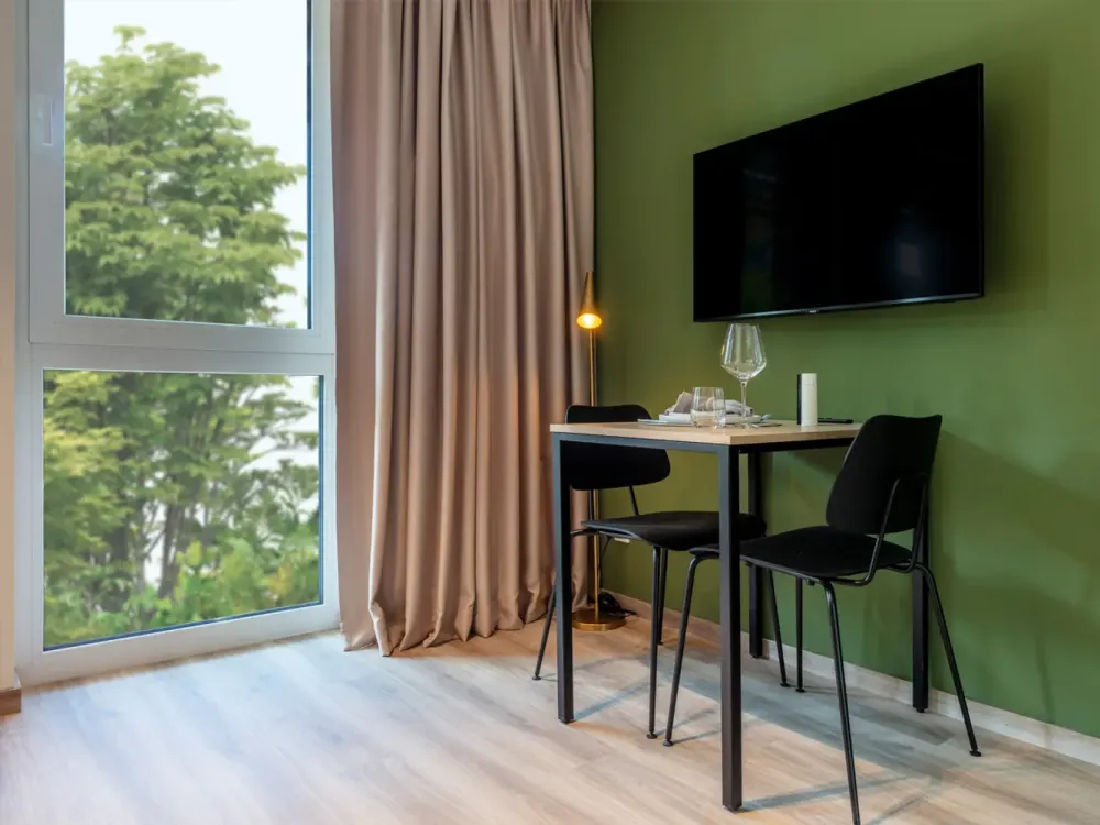 Exclusive Living in Hamburg: Furnished Studio Apartment with Many Extras and Ideal Connections