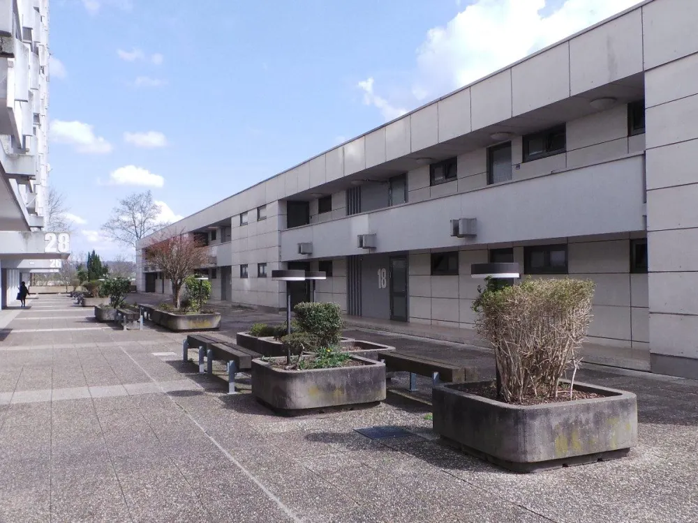 Beautiful, bright, spacious 2-room apartment with kitchen and bathroom 60m², underground parking, balcony