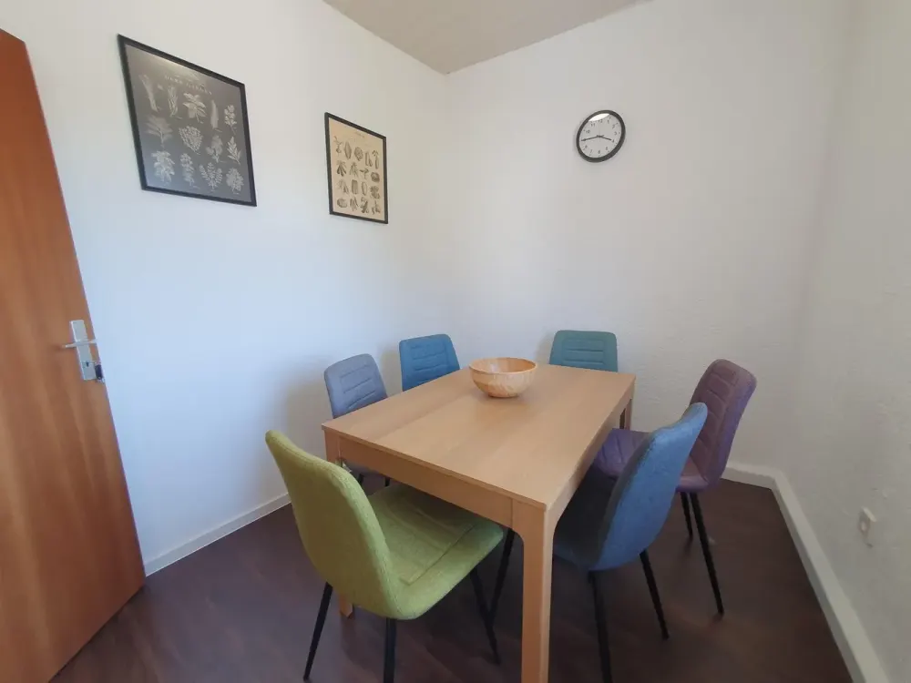 Dreamily Furnished 6-Room Apartment with 2 Bathrooms (Suitable for Shared Living)