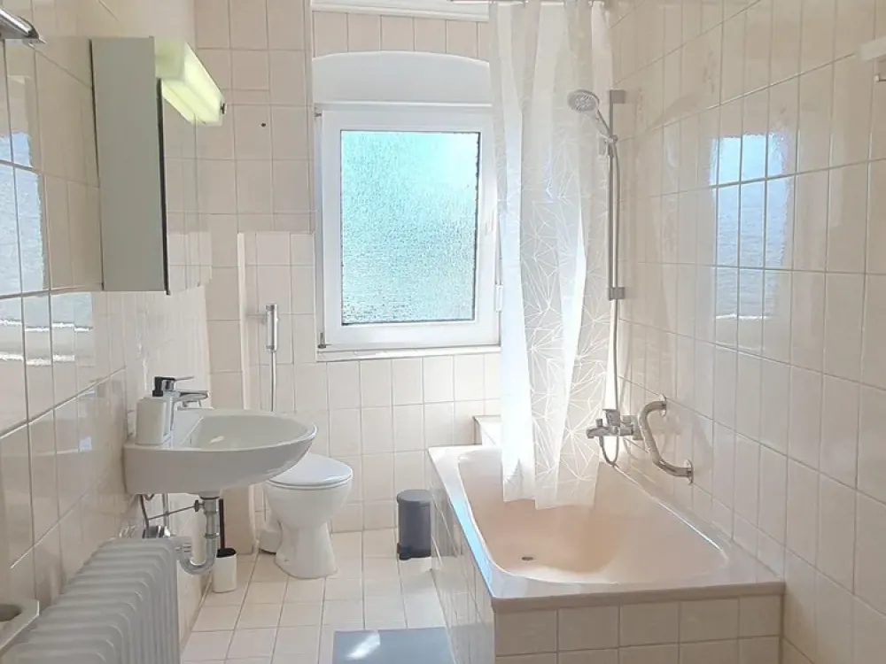 Dreamily Furnished 6-Room Apartment with 2 Bathrooms (Suitable for Shared Living)