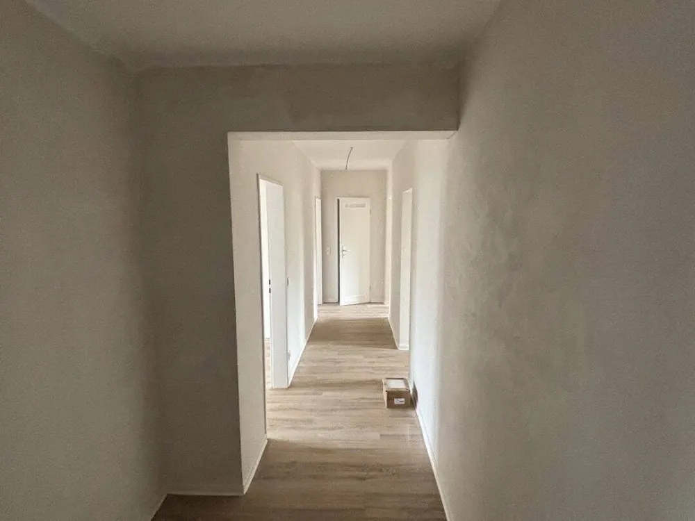 Spacious 3.5-Room Apartment in Popular Location of Köln-Poll