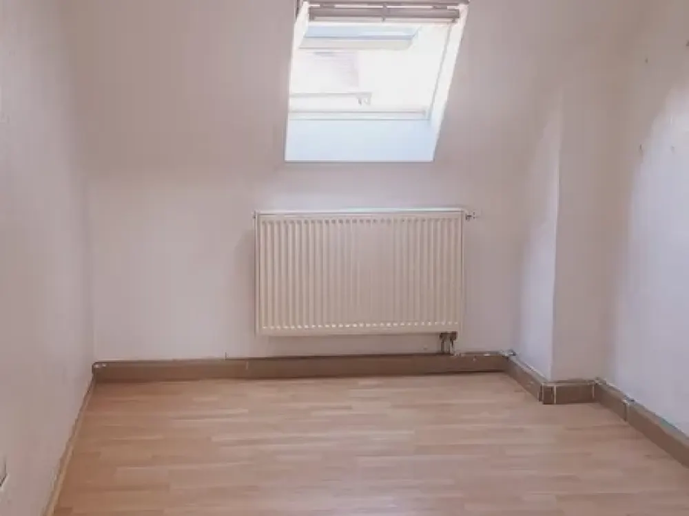 4-Room Attic Apartment Central Location St. Ingbert