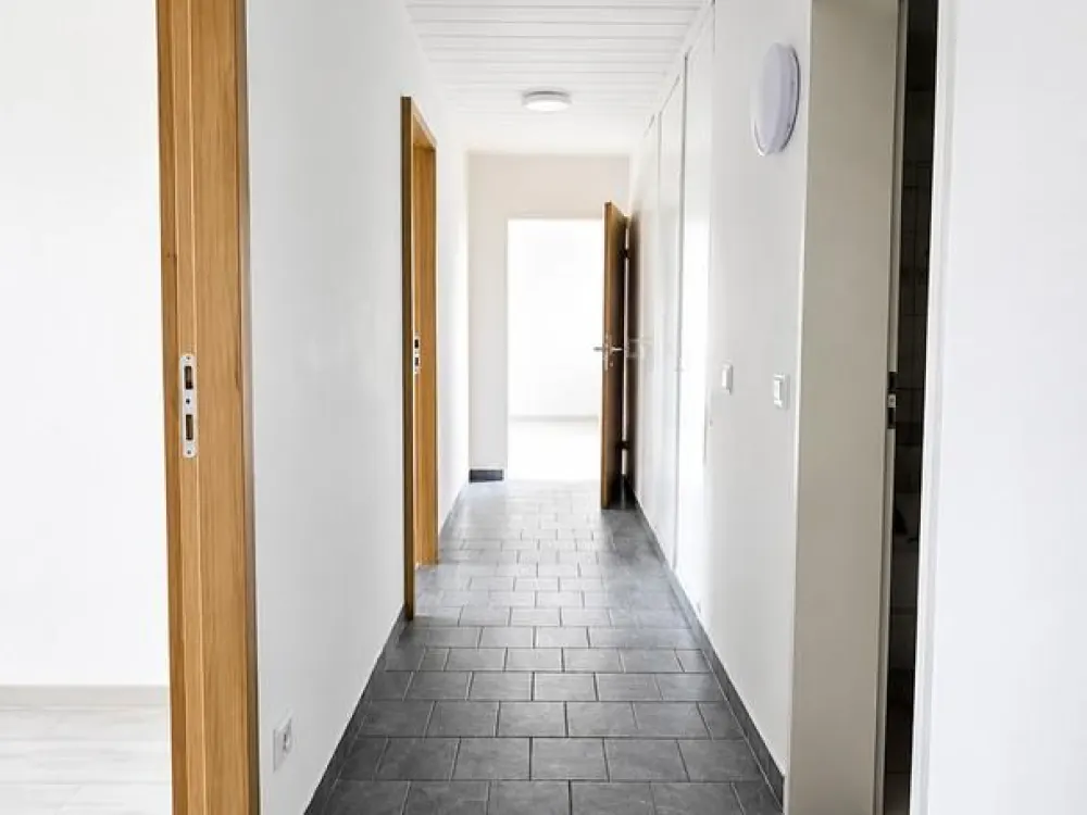 110 m² Living Comfort: Bright, Renovated 4-Room Apartment with Balcony