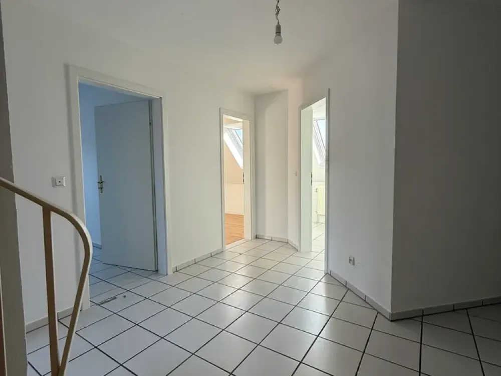 Gut geschnittene 2-Zimmer-Dachgeschosswohnung in ruhiger Lage