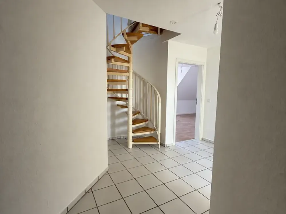 Gut geschnittene 2-Zimmer-Dachgeschosswohnung in ruhiger Lage