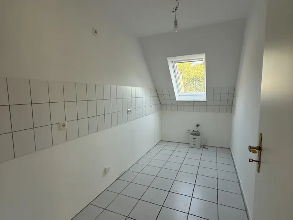 Gut geschnittene 2-Zimmer-Dachgeschosswohnung in ruhiger Lage