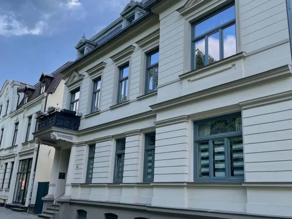 Plenty of Space in Bad Doberan: 4-Room Apartment with Shared Garden Use