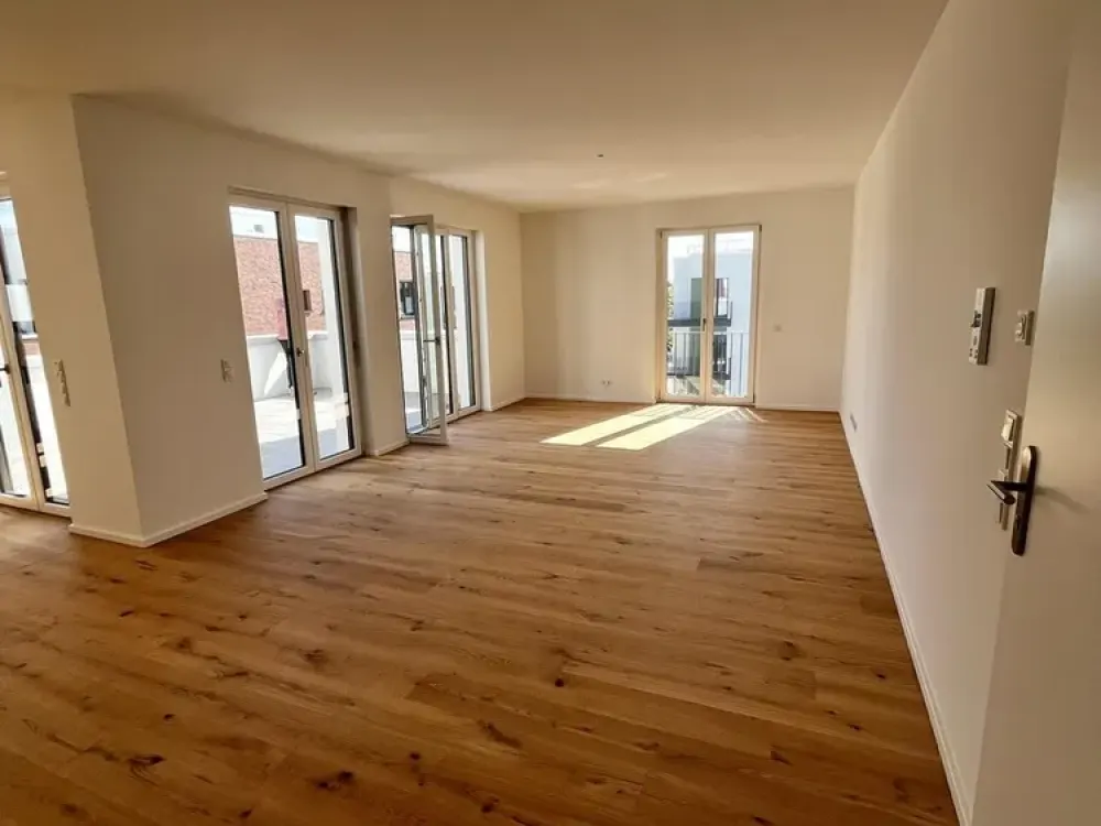 Exclusive 3-Room Penthouse with Two Spacious Roof Terraces