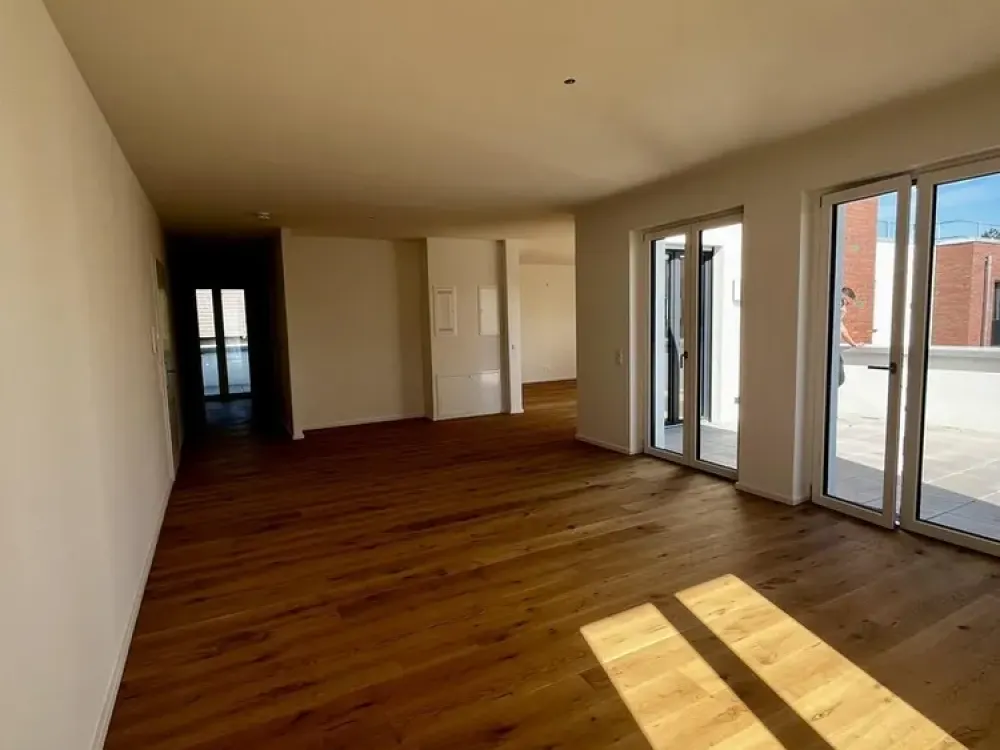 Exclusive 3-Room Penthouse with Two Spacious Roof Terraces