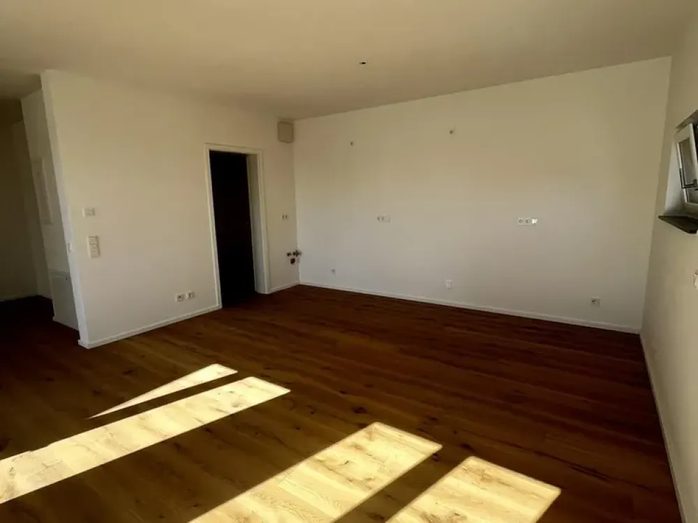 Exclusive 3-Room Penthouse with Two Spacious Roof Terraces