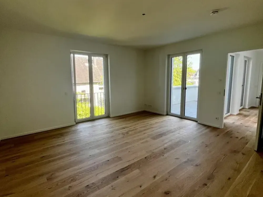Exclusive 3-Room Penthouse with Two Spacious Roof Terraces