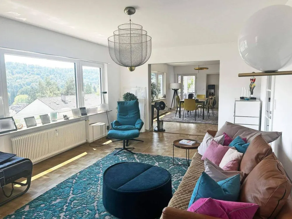 Spacious Living with a Wide View - Exclusive 4-Room Apartment