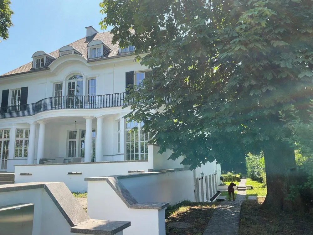 Furnished Apartment in Historic Villa with Exclusive Location on the Cologne Riviera