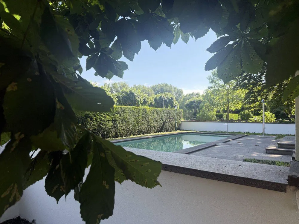 Furnished Apartment in Historic Villa with Exclusive Location on the Cologne Riviera