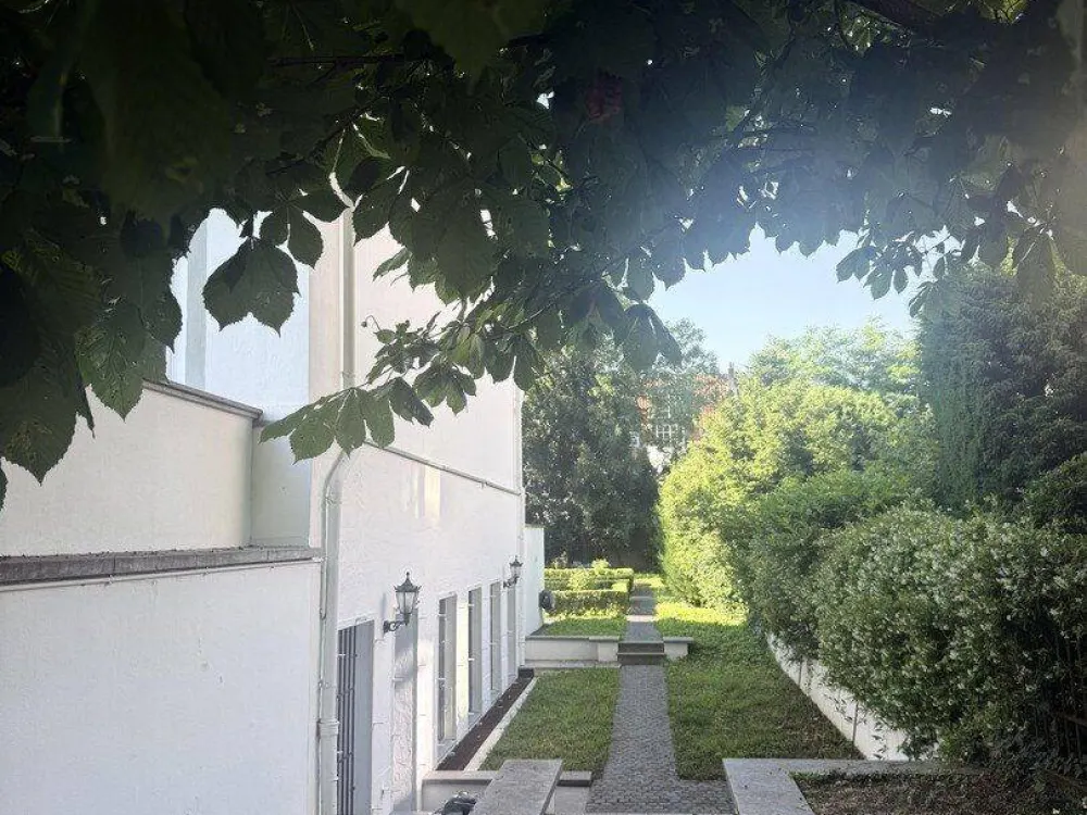 Furnished Apartment in Historic Villa with Exclusive Location on the Cologne Riviera
