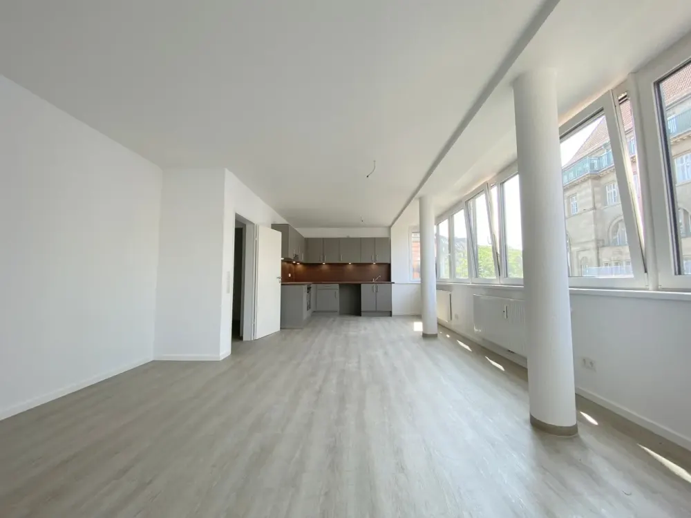 Second Occupancy After Renovation! Modern 2-Room Apartment (4th Floor) In the Heart of Bremen City