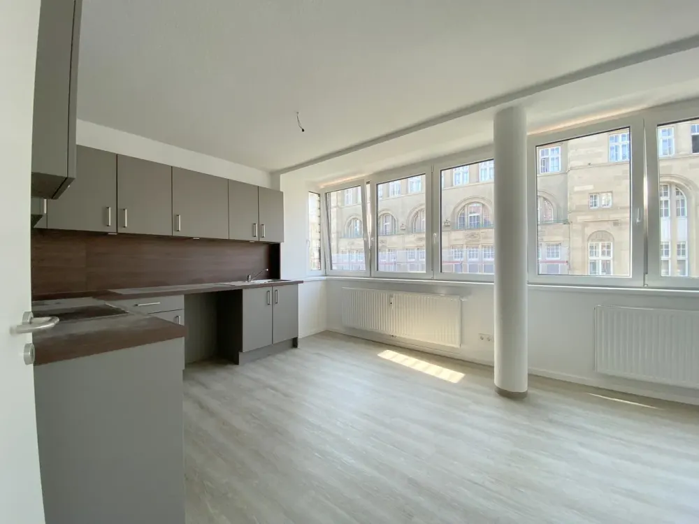 Second Occupancy After Renovation! Modern 2-Room Apartment (4th Floor) In the Heart of Bremen City