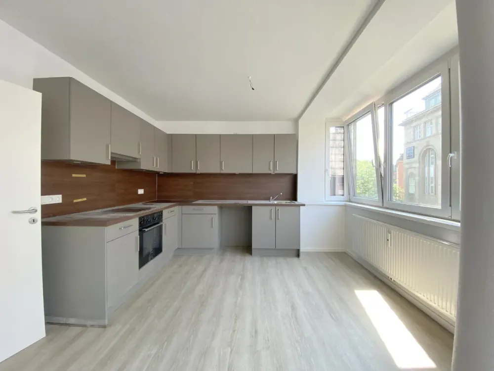 Second Occupancy After Renovation! Modern 2-Room Apartment (4th Floor) In the Heart of Bremen City
