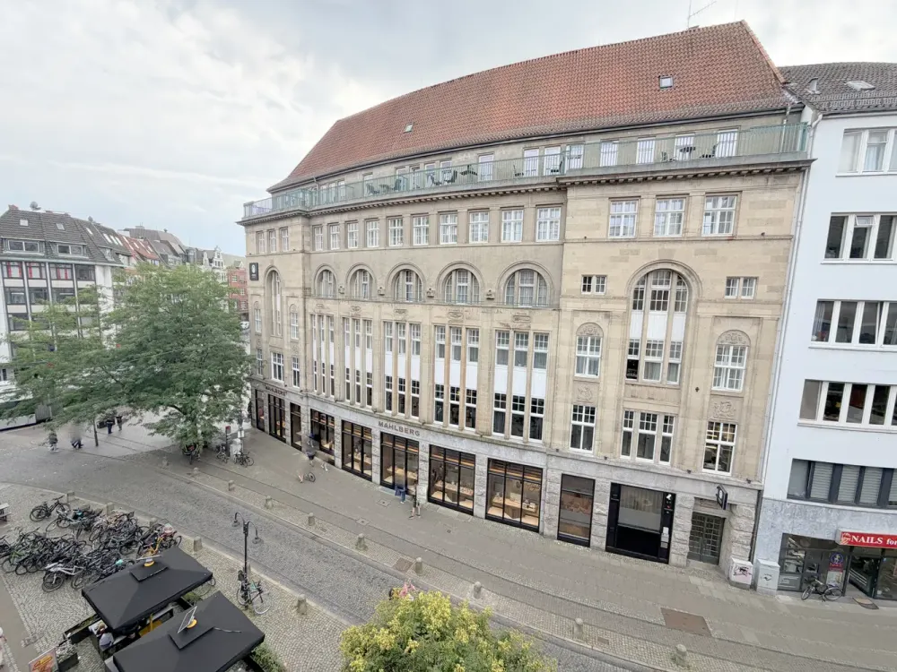 Second Occupancy After Renovation! Modern 2-Room Apartment (4th Floor) In the Heart of Bremen City
