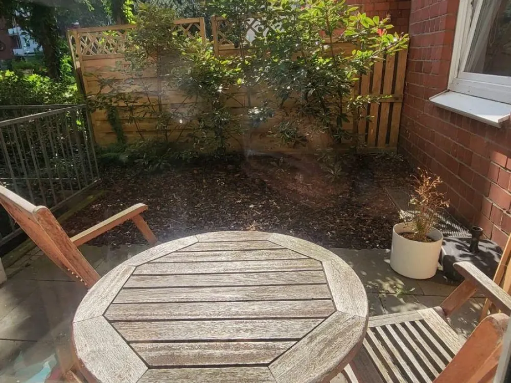 Stylish, Fully Furnished 2.5-Room Apartment with Terrace and Garden in Hamburg-Lokstedt