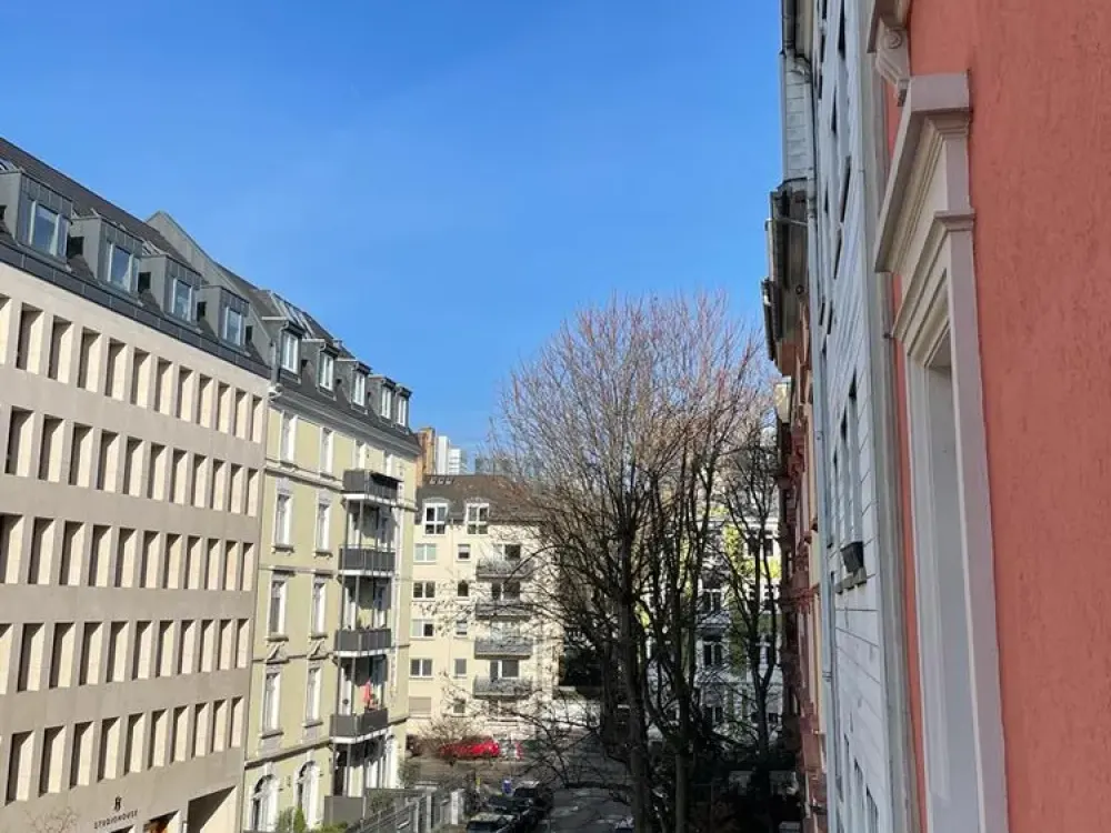 Charming 4-Room Old Building Apartment in Sachsenhausen-Nord