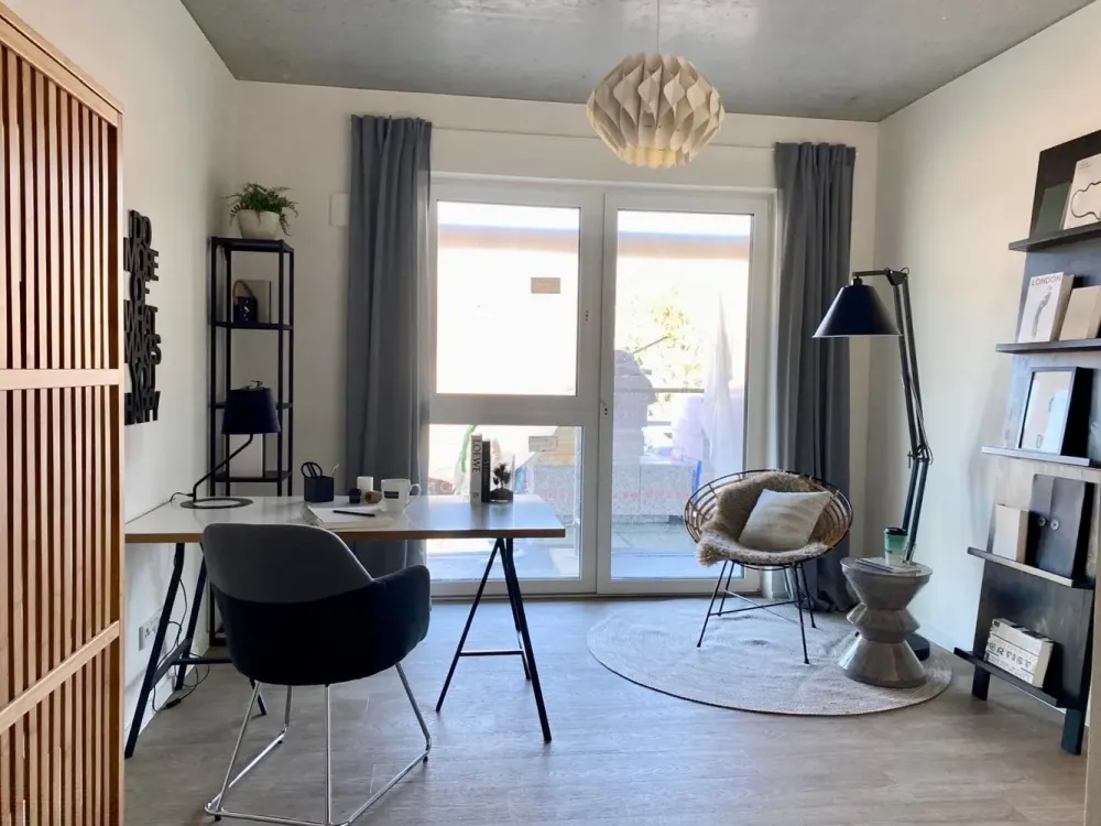 Exclusive for Students/Trainees - Bright Room in a 3-Person Shared Apartment