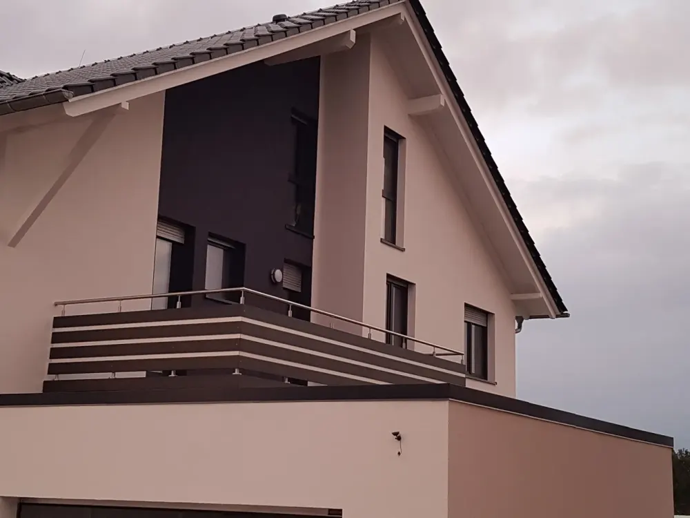 Spacious 5-Room Apartment with Beautiful Terrace in Erlensee