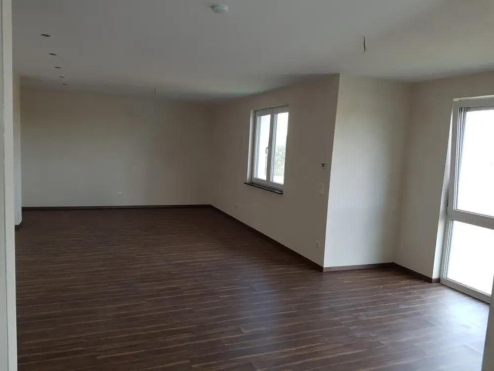 Spacious 5-Room Apartment with Beautiful Terrace in Erlensee