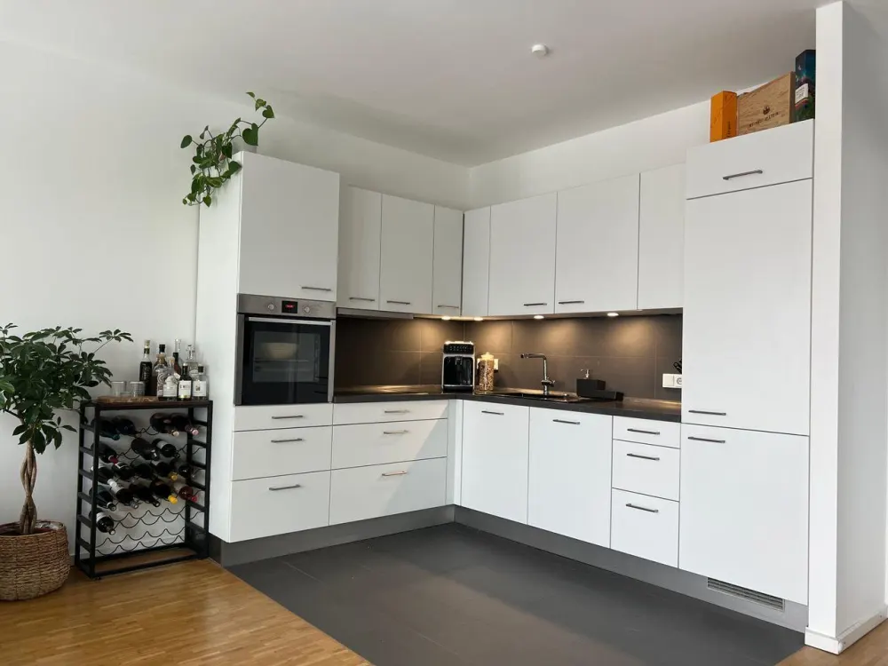 Bright, Fully Furnished 2-Room Apartment with Park View