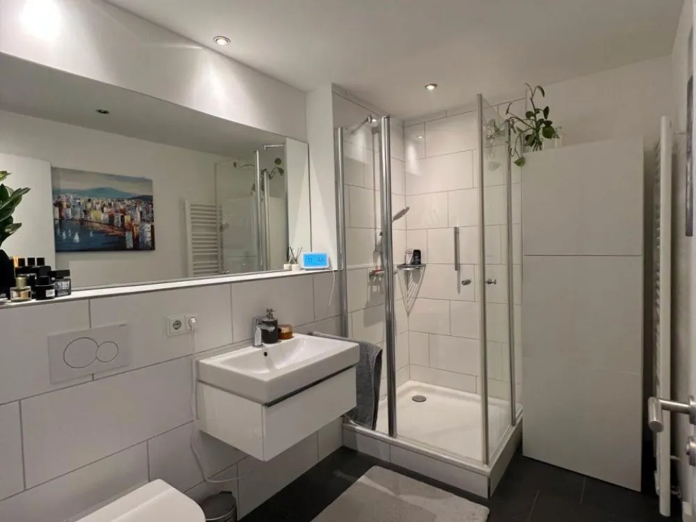 Bright, Fully Furnished 2-Room Apartment with Park View
