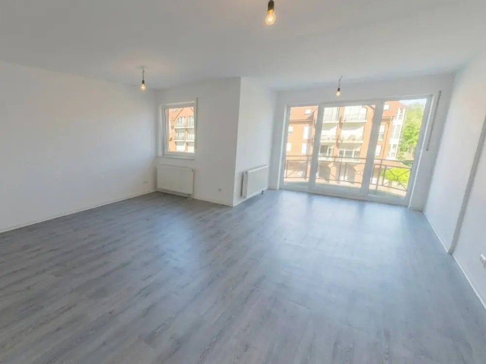 Spacious Space Wonder: Bright 2-Room Apartment with Balcony in Paderborn-Dahl