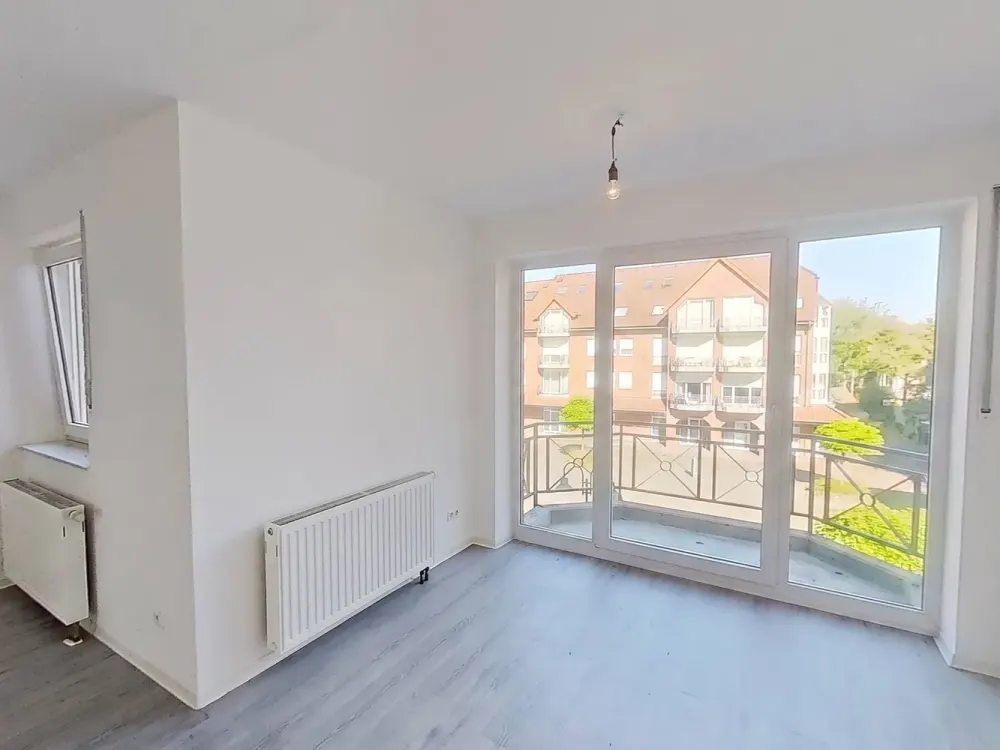 Spacious Space Wonder: Bright 2-Room Apartment with Balcony in Paderborn-Dahl