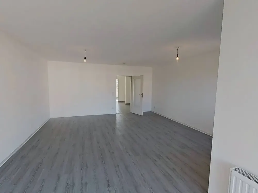 Spacious Space Wonder: Bright 2-Room Apartment with Balcony in Paderborn-Dahl