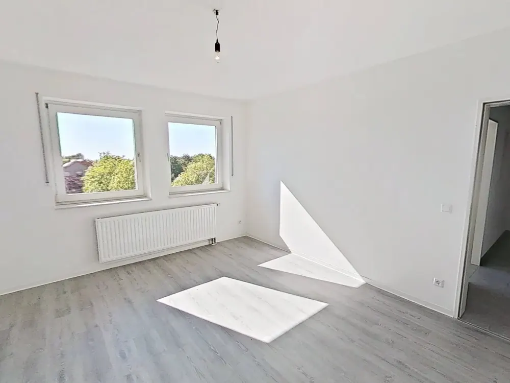 Spacious Space Wonder: Bright 2-Room Apartment with Balcony in Paderborn-Dahl